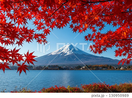 富士山と紅葉｜秋の絶景・日本の観光名所・四季を感じる風景写真 130950989