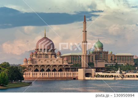 Putra Mosque and Perdana Putra across Putrajaya Lake in golden hour, Putrajaya, Malaysia 130950994