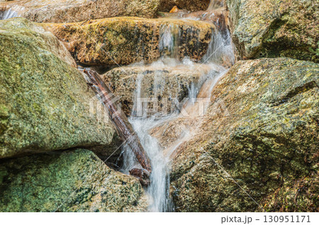 大津市北小松の渓流　楊梅の滝下流　滋賀県 130951171