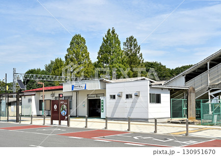 鉄道　私鉄・東武日光線　新大平下駅　西口駅舎 130951670