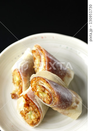 北京ダックを黒背景で撮影 130951730