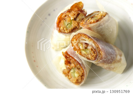 北京ダックを白背景で撮影 130951769