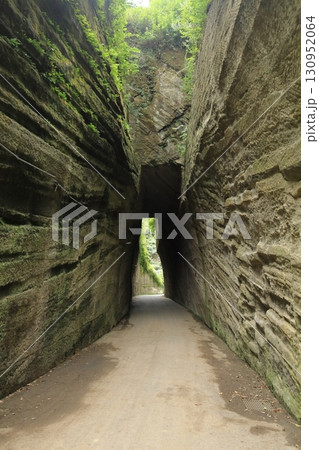 燈籠坂大師の切通しトンネル(千葉県富津市) 燈籠坂大師の切通しトンネル(千葉県富津市) 130952064