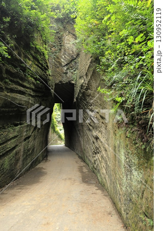 燈籠坂大師の切通しトンネル（千葉県富津市） 130952119