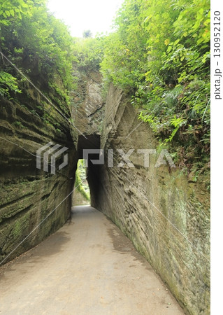 燈籠坂大師の切通しトンネル（千葉県富津市） 130952120