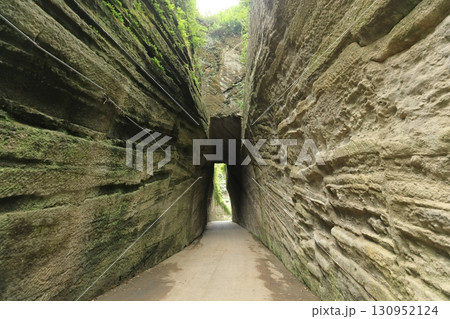 燈籠坂大師の切通しトンネル（千葉県富津市） 130952124