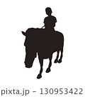 馬に乗る子供 130953422