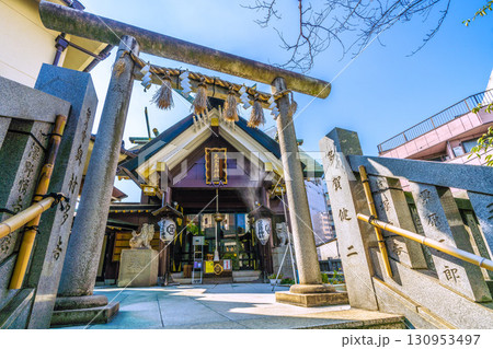 日本の東京都市景観 鶯谷駅前の元三島神社などを望む＝17日 130953497
