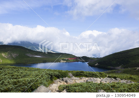 美しい白馬大池と山小屋 美しい白馬大池と山小屋 130954049