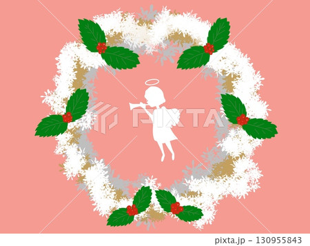 小さな天使が笛を吹くシルエットのクリスマスリース、雪、柊、赤実 130955843
