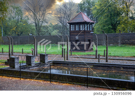 アウシュヴィッツ強制収容所 130956096