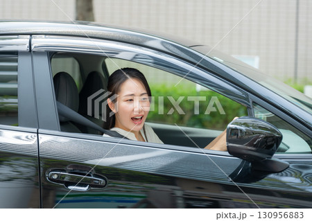 車を運転する女性 パニック 車を運転する女性 パニック 130956883