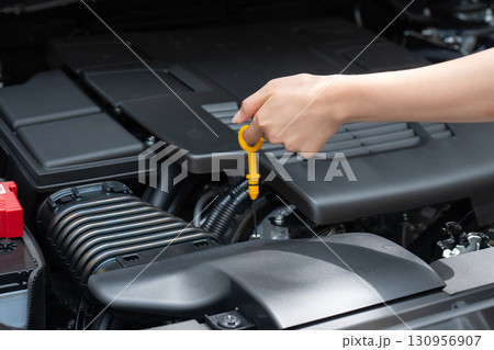 車 エンジンルーム 手元 車 エンジンルーム 手元 130956907