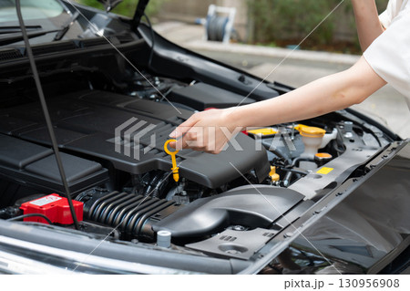 車 エンジンルーム 手元 車 エンジンルーム 手元 130956908