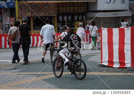 岸和田だんじり祭りに集まる引手 130956985