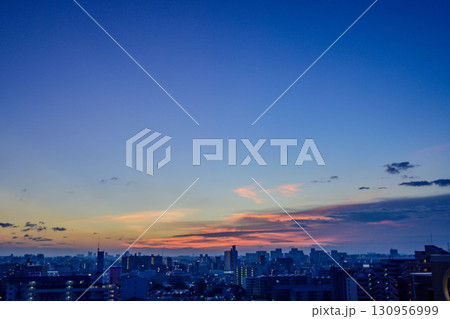 都市の夜明け　神戸市東灘区から芦屋方面を臨む 130956999