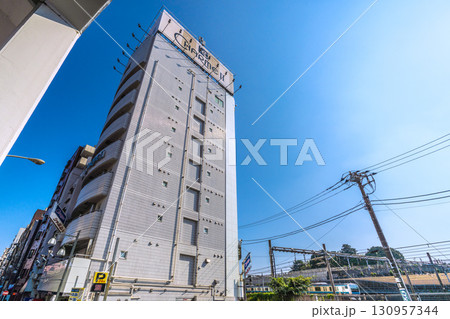 日本の東京都市景観 鶯谷駅前のホテル街。ホテル シャルム鶯谷Ⅱなどを望む。(P24H満)…=17日 日本の東京都市景観 鶯谷駅前のホテル街。ホテル シャルム鶯谷Ⅱなどを望む。(P24H満)…=17日 130957344