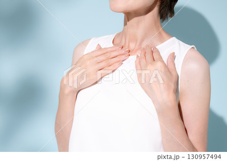 ビューティー　女性　手元 130957494