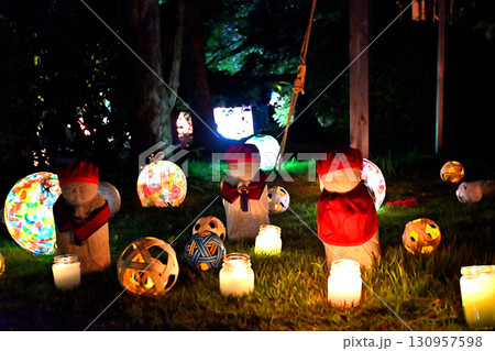 俱利伽羅不動寺西之坊鳳凰殿の灯籠流し　万灯会　お地蔵様 130957598