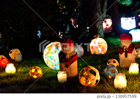 俱利伽羅不動寺西之坊鳳凰殿の灯籠流し　万灯会　お地蔵様 130957599