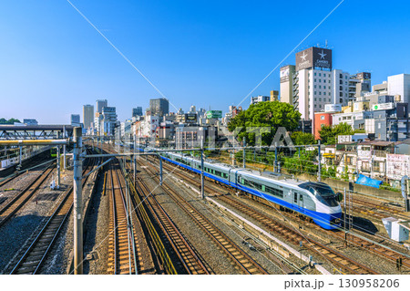 日本の東京都市景観 鶯谷駅前のホテル街などを望む 日本の東京都市景観 鶯谷駅前のホテル街などを望む 130958206