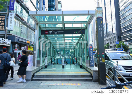 江南駅3番出入口の風景【韓国/ソウル】 130958773