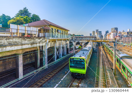 日本の東京都市景観 鶯谷駅やホテル街などを望む＝17日 130960444