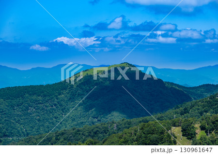 次郎笈のトラバースから見た丸笹山 徳島県三好市 次郎笈のトラバースから見た丸笹山 徳島県三好市 130961647