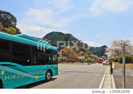 福岡県添田郡の日田彦山線BRT彦山駅とやまなみカラーのバス 130961699
