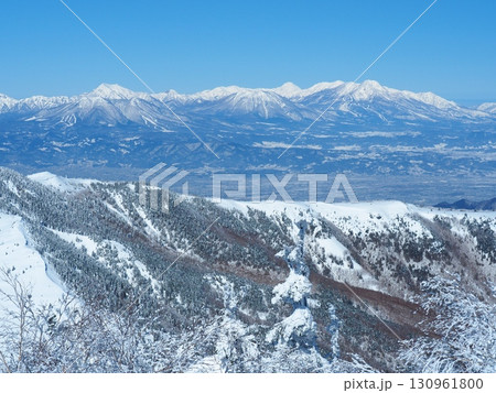 四阿山から望む冬の北信五岳と頚城三山 130961800