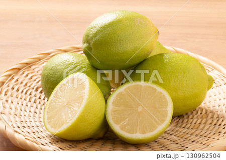 ［高知県産］グリーンレモン 130962504