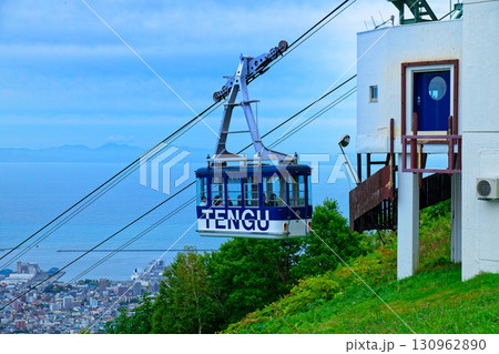 天狗山 ロープウェイと小樽市街 天狗山 ロープウェイと小樽市街 130962890