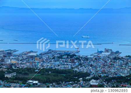 天狗山より小樽市街を望む 130962893