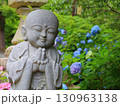 お地蔵さんとアジサイ 130963138