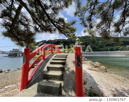 浜名湖と猪鼻湖の間にある猪鼻湖神社 浜名湖と猪鼻湖の間にある猪鼻湖神社 130963767