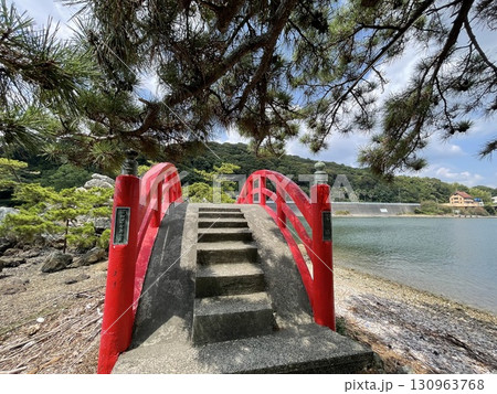浜名湖と猪鼻湖の間にある猪鼻湖神社 130963768