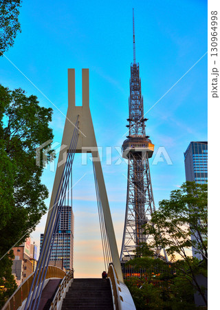 《愛知県》名古屋都市風景 久屋大通公園と名古屋テレビ塔の夕景 《愛知県》名古屋都市風景 久屋大通公園と名古屋テレビ塔の夕景 130964998