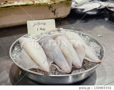 ウェットマーケット　海老　海外 130965558