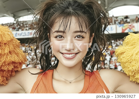 美優シリーズ：高校生チアリーダーが元気にジャンプ 130965927