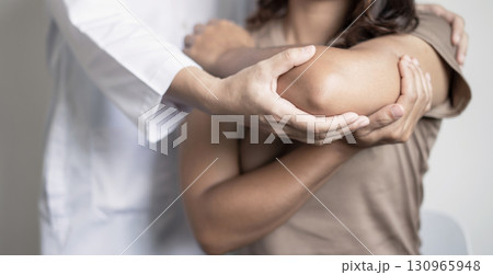 Female physiotherapists provide assistance to woman patients with elbow injuries examine patients in rehabilitation centers. Physiotherapy concepts 130965948