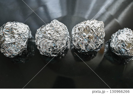 アルミ箔に包んだビーツ 130966266