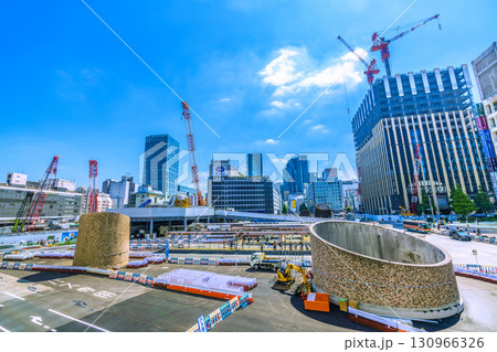 日本の東京都市景観9月17日。新宿駅前や西新宿一丁目地区プロジェクトなどを望む…新時代へ 130966326