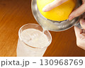 レモンを注ぐ 130968769