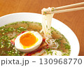 目玉焼きがトッピングされたラーメン 130968770