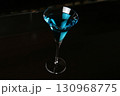 グラスに注がれたカクテル 130968775