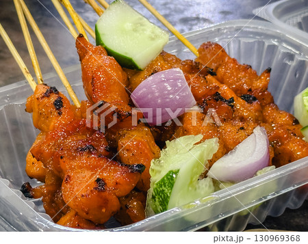 サテー マレーシアの屋台料理 焼き鳥 サテー マレーシアの屋台料理 焼き鳥 130969368