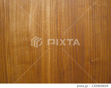 繊細な焦茶色の縦木目の背景画像 130969609