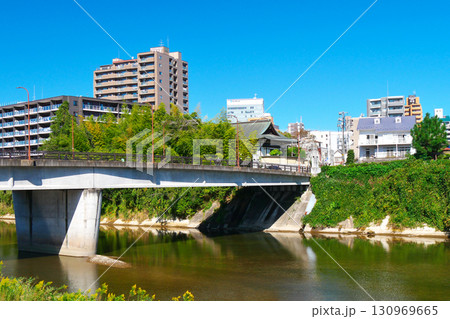 広瀬川と愛宕橋（宮城県仙台市） 130969665