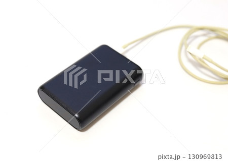モバイルバッテリー 130969813