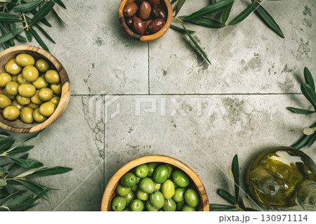 Green and black olives 130971114